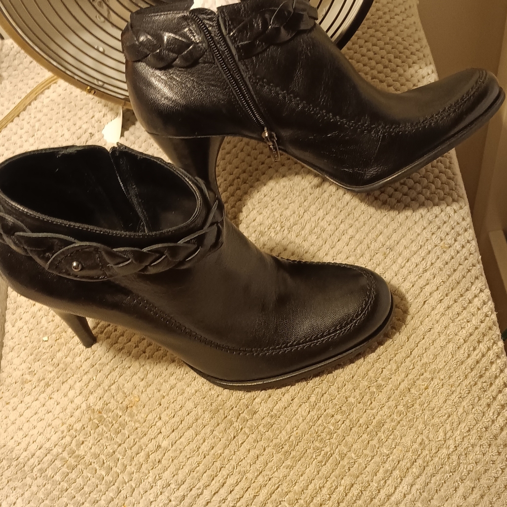 Elegant Black Ankle Boots